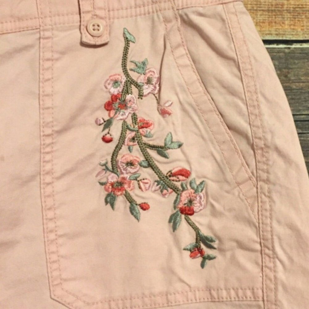 Lane Bryant Pink Embroidered Girlfriend Short - Picture 4 of 4